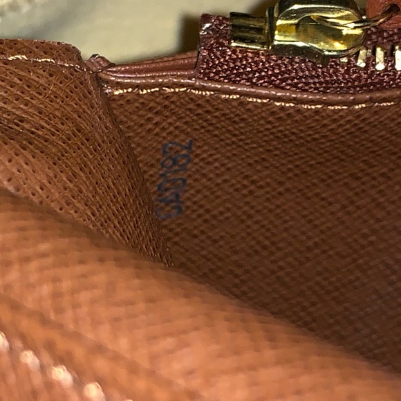 ❌SOLD❌Rare Louis Vuitton Insolite Organizer Clutch - Picture 8 of 8